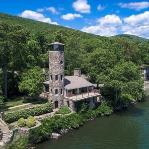 Igrač bejzbola Derek Jeter prodaje svoj raskošni dom u stilu dvorca