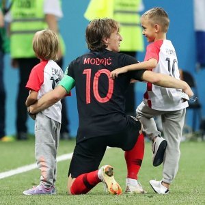 Luka Modrić sa sinom Ivanom i kćerkom Emom