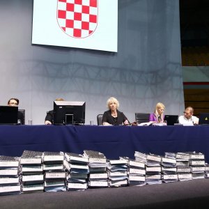 Na ročištu o nagodbi pojavilo se tek par stotina vjerovnika Agrokora