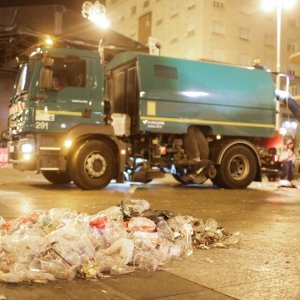 Čišćenje glavnog Trga nakon slavlja