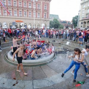 Zagreb: Hrvatsko srebro na Svjetskom prvenstvu proslavili kupanjem u Manduševcu