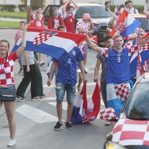 Karlovac: Unatoč porazu, navijači slave povijesni uspjeh nogometne reprezentacije