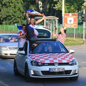 Osijek: Navijači na ulicama slave osvojeno 2. mjesto