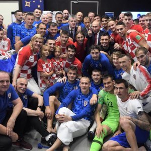 Grabar Kitarović i Putin s hrvatskim nogometašima