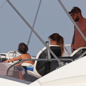 Lionel Messi s obitelji uživa na luksuznoj jahti ploveći oko Ibize