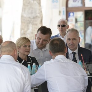 Kolinda Grabar Kitarović u šetnji splitskom Rivom