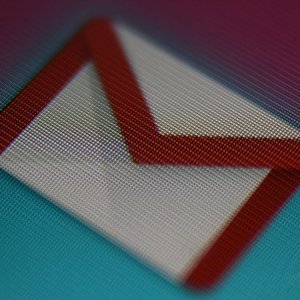 Srpanj 2003. - Google pokreće Gmail i svakom korisniku nudi 1 GB slobodnog prostora