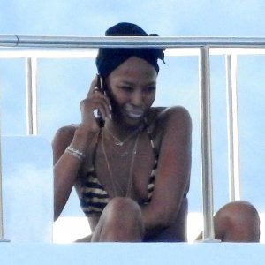 Naomi Campbell u društvu prijatelja plovi Jadranom