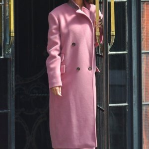 Emily Ratajkowski kao Jackie Kennedy