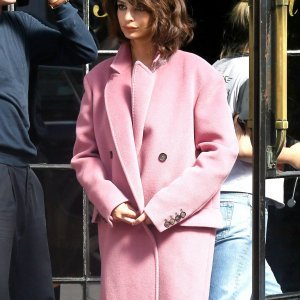 Emily Ratajkowski kao Jackie Kennedy