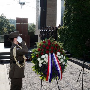 Milan Bandić na Mirogoju je položio vijence povodom Dana pobjede