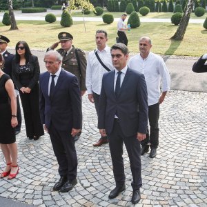 Predstavnici državnog vrha na Mirogoju su položili vijence povodom Dana pobjede