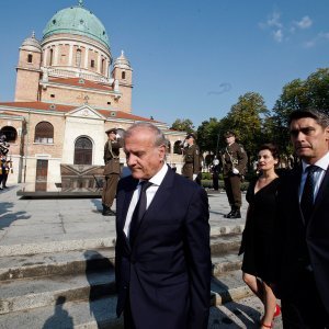 Predstavnici državnog vrha na Mirogoju su položili vijence povodom Dana pobjede