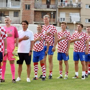 Zlatko Dalić uoči revijalne utakmice dijelio autograme i fotografirao se s obožavateljima