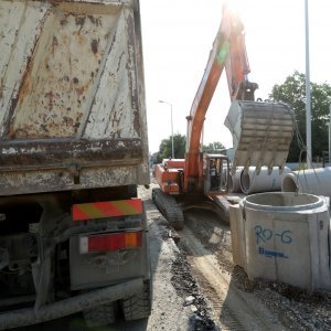 Postavljanje odvodnih cijevi za odvod oborinskih voda u Škorpikovoj