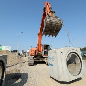 Postavljanje odvodnih cijevi za odvod oborinskih voda u Škorpikovoj