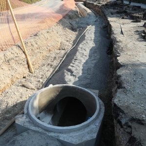 Postavljanje odvodnih cijevi za odvod oborinskih voda u Škorpikovoj
