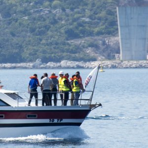 Kineski građevinari u pratnji hrvatske policije pregledali trasu budućeg mosta Pelješac