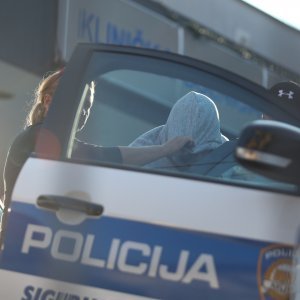 Policija odvodi Marina Kameničkog iz bolnice KB Sveti Duh
