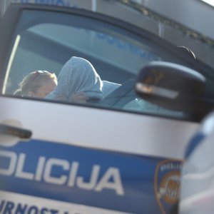 Policija odvodi Marina Kameničkog iz bolnice KB Sveti Duh