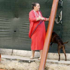 Zbog radova u Preradovićevoj pješacima je otežano kretanje ulicom.