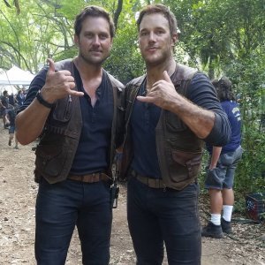 Chris Pratt i dubler Tony McFarr u 'Jurskom svijetu 2'