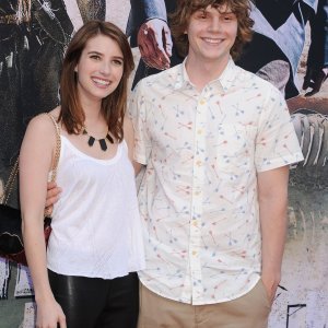 Emma Roberts i Evan Peters