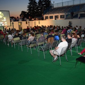 Projekcija kino filma 'Slatko od Ništa' u ispražnjenom gradskom bazenu u Bjelovaru