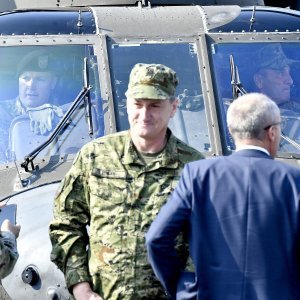 Predstavljanje višenamjenskog helikoptera Black Hawk