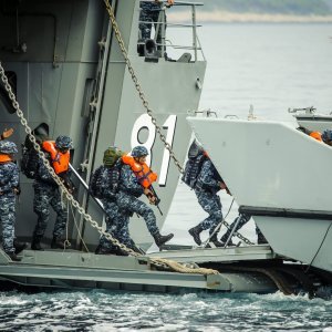 Pomorsko zračni desant i vatrena potpora pomorskim snagama na vojnom poligonu Žirje