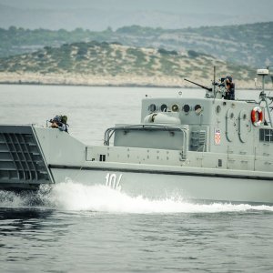 Pomorsko zračni desant i vatrena potpora pomorskim snagama na vojnom poligonu Žirje