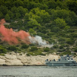 Pomorsko zračni desant i vatrena potpora pomorskim snagama na vojnom poligonu Žirje