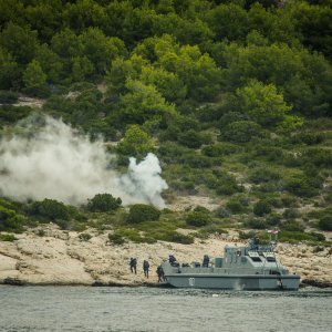 Pomorsko zračni desant i vatrena potpora pomorskim snagama na vojnom poligonu Žirje