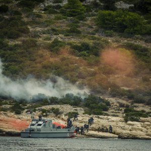 Pomorsko zračni desant i vatrena potpora pomorskim snagama na vojnom poligonu Žirje