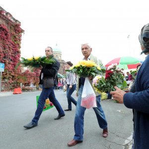 Građani obilaze posljednja počivališta najmilijih na groblju Mirogoj