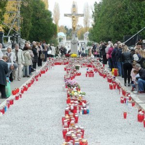 Građani obilaze posljednja počivališta najmilijih na groblju Mirogoj