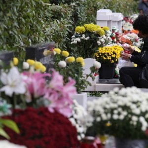 Split: Građani obilaze groblja najmilijih na Lovrincu