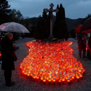 Samobor: Građani pale svijeće povodom Dana mrtvih