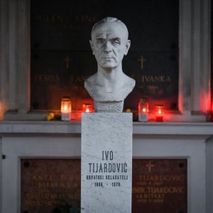 Grob Ive Tijardovića