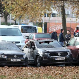 Devet automobila izgorjelo ili oštećeno na parkiralištu u Ravnicama