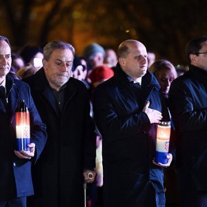 Obilježavanje Dana sjećanja na žrtvu Vukovara i Škabrnje pored KD Vatroslav Lisinski