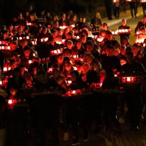 Makarska - Građani pale svijeće u znak sjećanja na hrvatske branitelje i civile