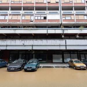 Zbog puknuća vodovodne cijevi poplavljeno parkiralište u Sigetu