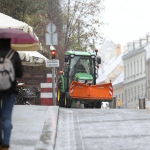 Snijeg zabijelio Zagreb