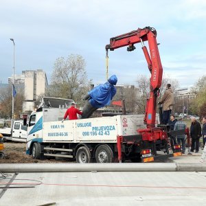 Postavljanje kipa Franje Tuđmana na križanju Vukovarske i Hrvatske bratske zajednice