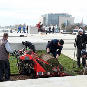 Postavljanje kipa Franje Tuđmana na križanju Vukovarske i Hrvatske bratske zajednice