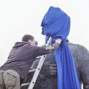 Postavljanje kipa Franje Tuđmana na križanju Vukovarske i Hrvatske bratske zajednice