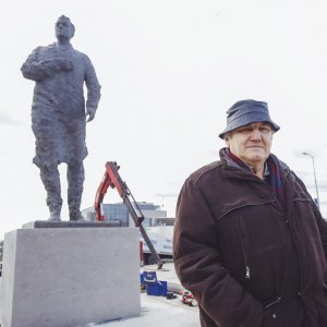 Postavljanje kipa Franje Tuđmana na križanju Vukovarske i Hrvatske bratske zajednice