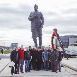 Postavljanje kipa Franje Tuđmana na križanju Vukovarske i Hrvatske bratske zajednice