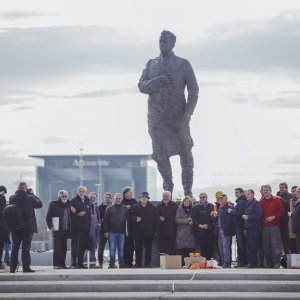 Postavljanje kipa Franje Tuđmana na križanju Vukovarske i Hrvatske bratske zajednice